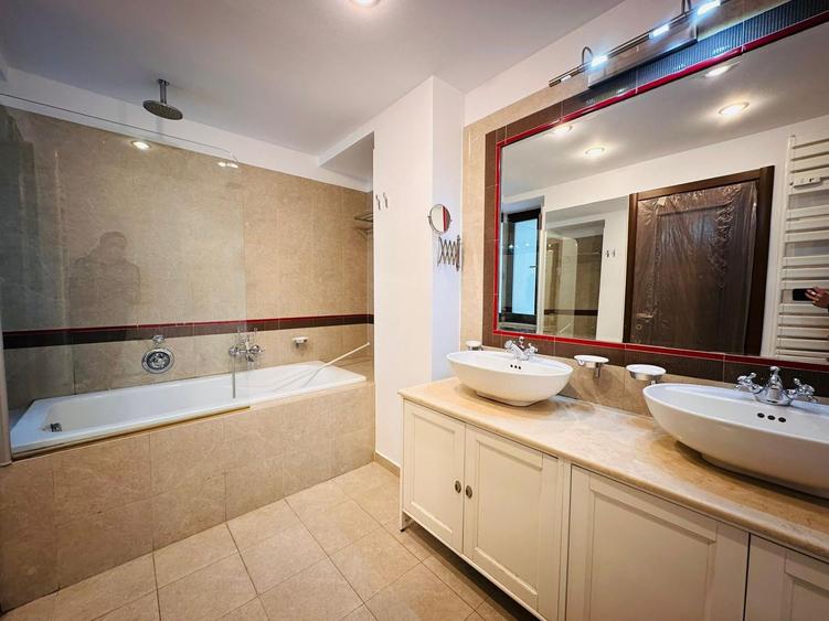 Apartament cu 4 camere semidecomandat în Dorobanți