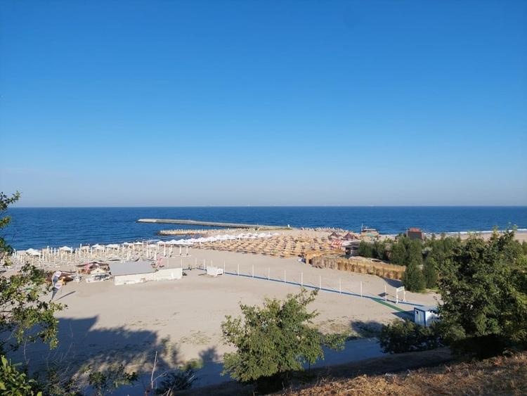 Apartament cu 3 camere decomandat, mobilat în Faleza Nord
