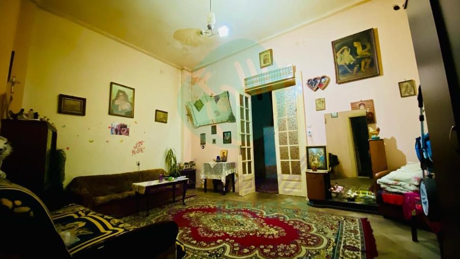 Apartament cu 4 camere semidecomandat în Unirii
