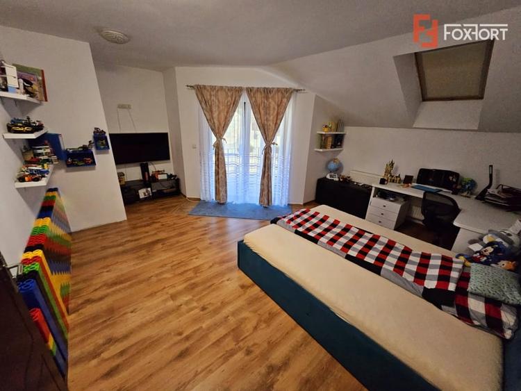 Casă individuală cu 6 camere cu Canalizare în Gai