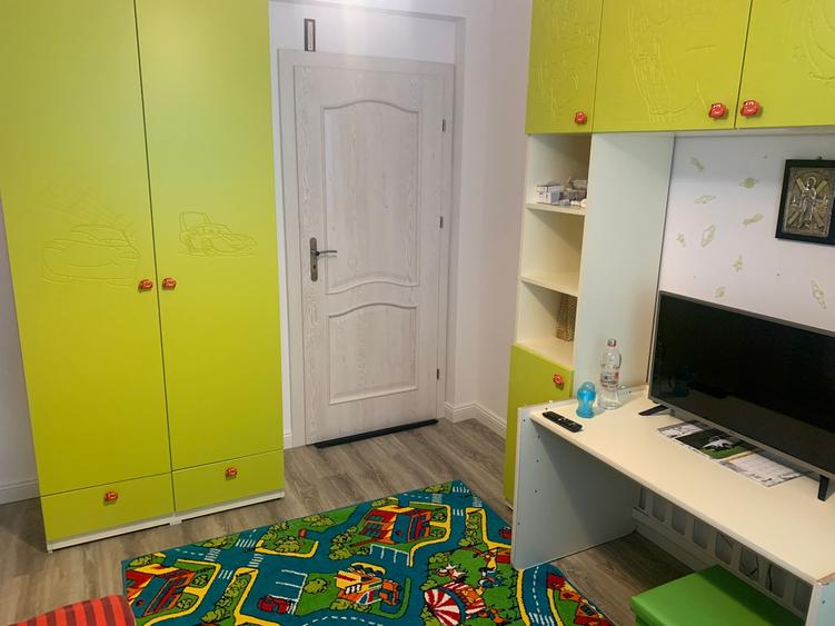Duplex cu 4 camere cu Canalizare în Central