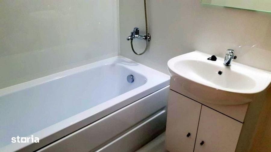 Apartament cu 3 camere semidecomandat în Florești