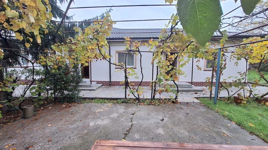 Casă cu 4 camere cu Teren 1000 Mp în Central
