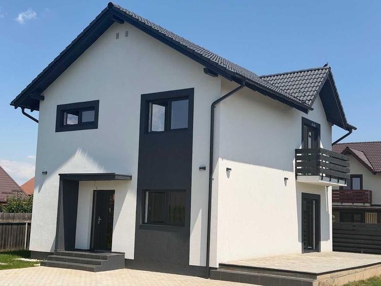 Casă cu 4 camere în Tărlungeni