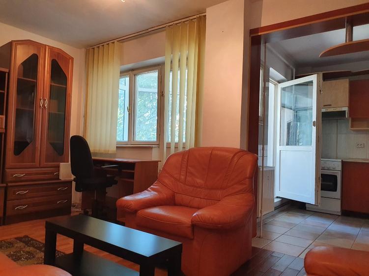 Apartament cu 2 camere decomandat în Republicii