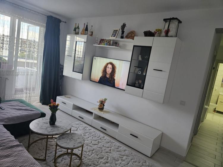 Apartament cu 2 camere decomandat în Exterior Vest