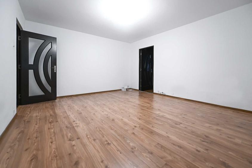 Apartament cu 2 camere semidecomandat în Rovine