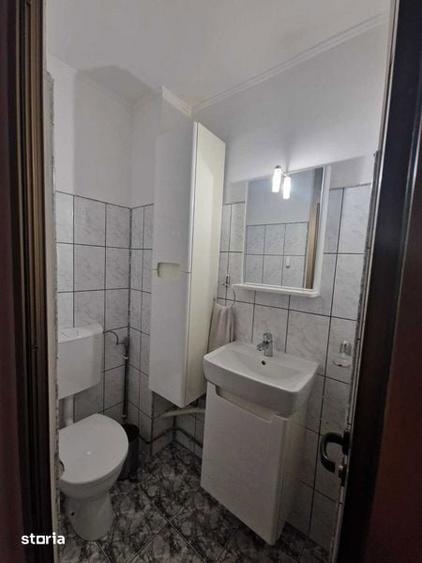 Apartament cu 3 camere decomandat în Nicolina