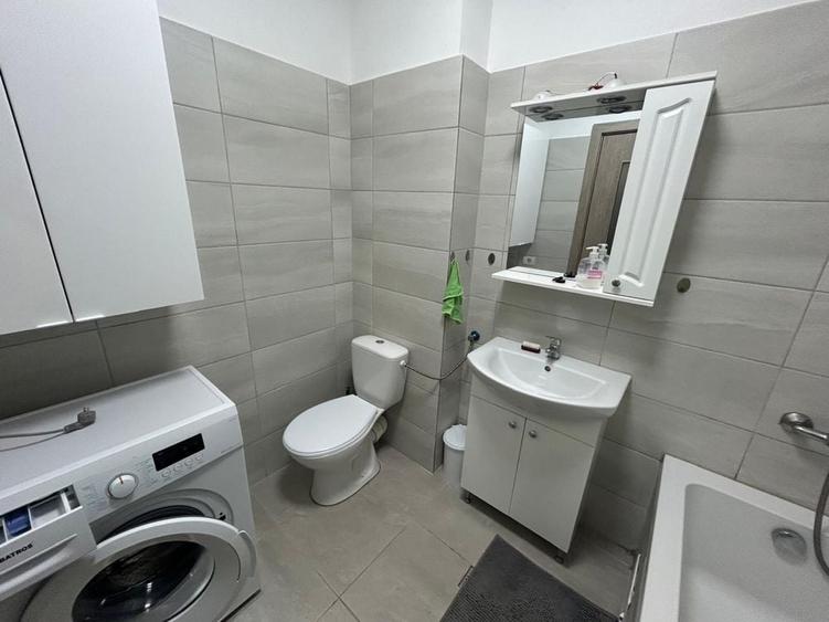 Apartament cu 2 camere decomandat în Roșu