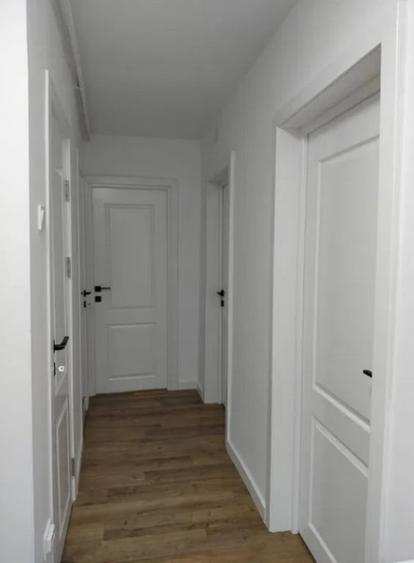 Apartament cu 3 camere decomandat în Astra