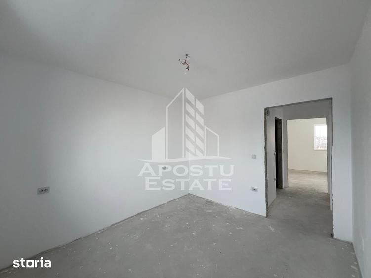 Casă cu 4 camere cu Teren 180 Mp în Ghiroda
