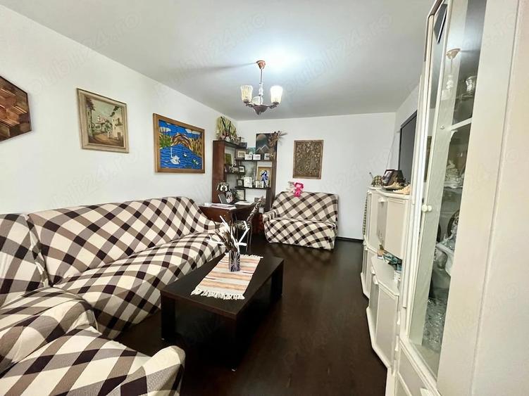 Apartament cu 3 camere decomandat în Mioriței