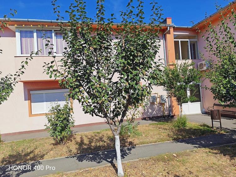 Apartament 4 camere semidecomandat Aradul Nou