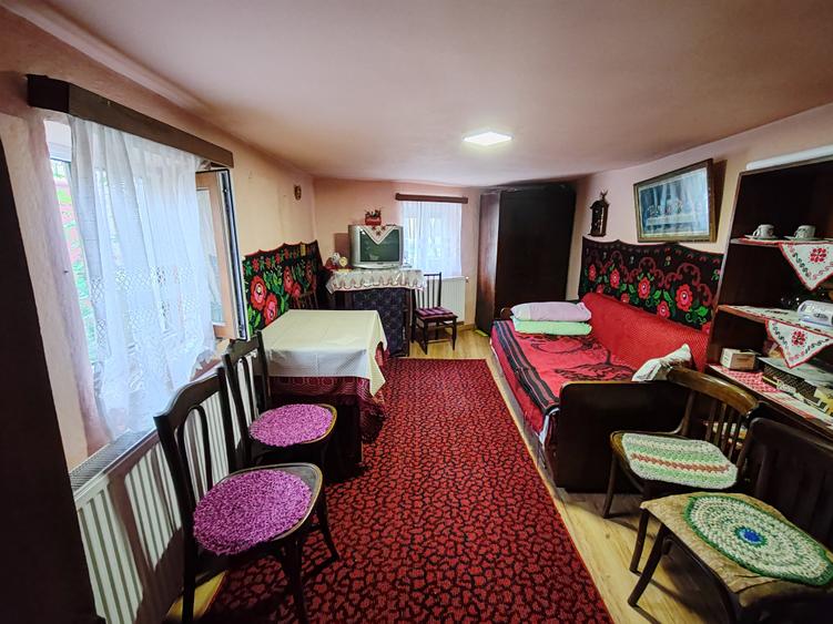 Casă individuală cu 6 camere cu Teren 900 Mp în Șercăița