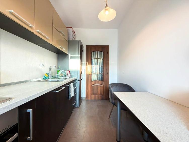 Apartament cu 2 camere semidecomandat, mobilat în Florești