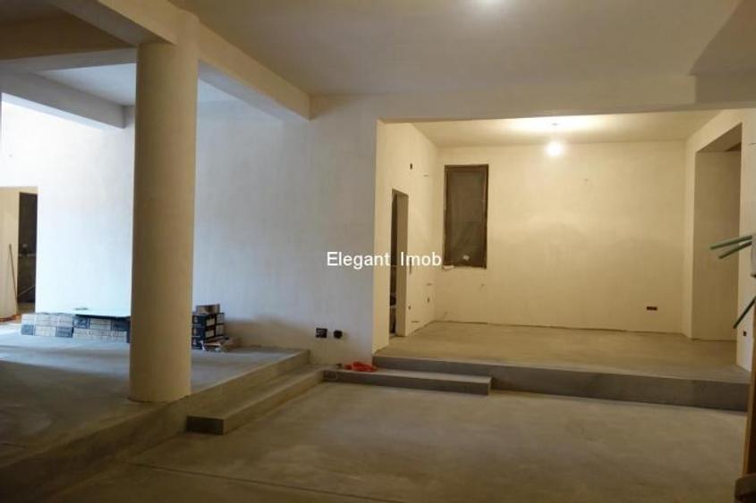 Casă cu 13 camere cu Teren 600 Mp în Corbeanca