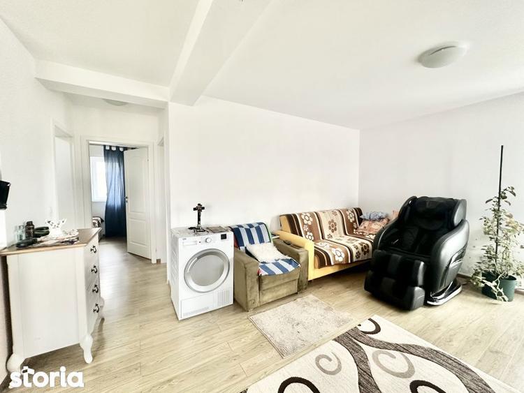 Apartament cu 3 camere semidecomandat în Moșnița Nouă