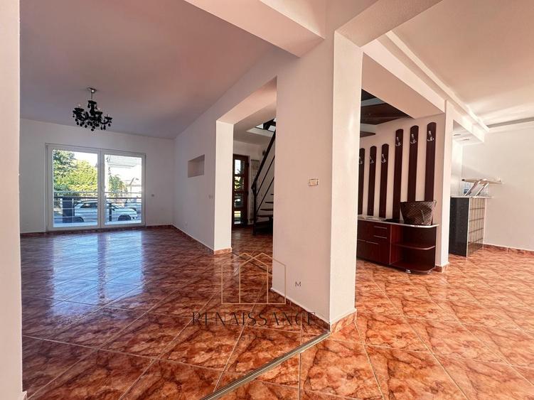 Casă individuală cu 6 camere cu Piscina în Lipovei