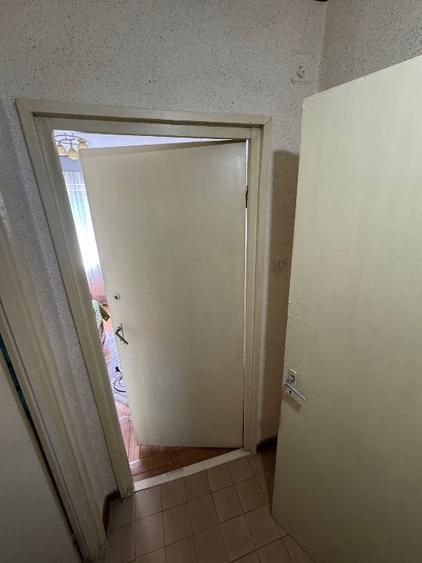 Apartament cu 3 camere semidecomandat, mobilat în Ostroveni