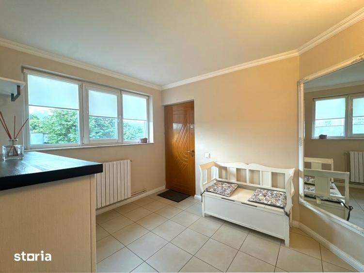 Apartament cu 3 camere semidecomandat în Tomis I