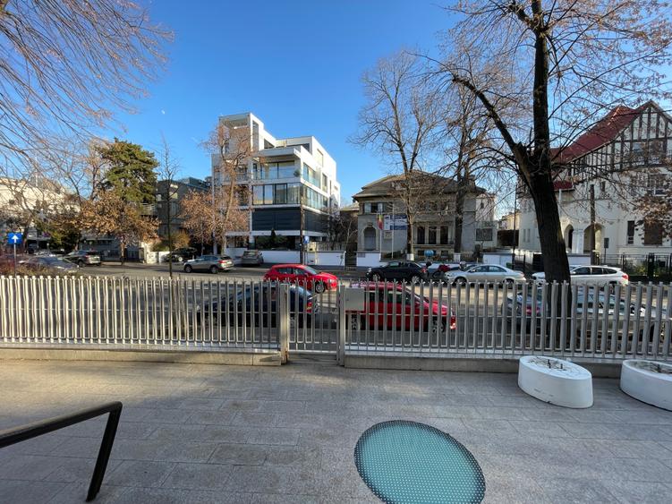 Casă cu 25 camere cu Canalizare în Aviatorilor