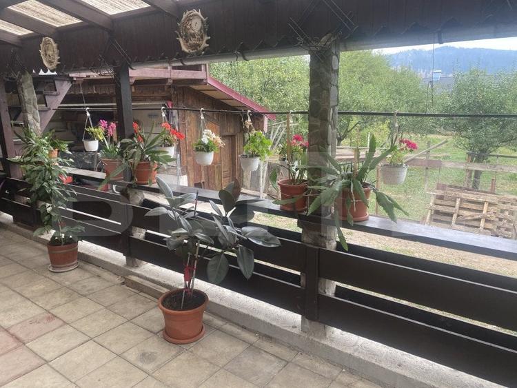 Casă individuală cu 8 camere cu Canalizare în Gura Humorului