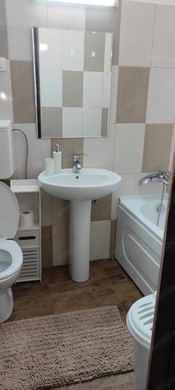 Garsonieră decomandată în Far