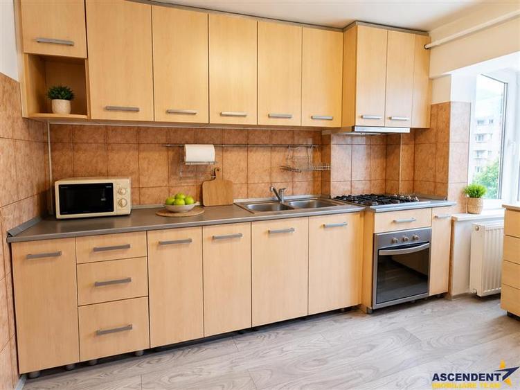 Apartament cu 3 camere decomandat, mobilat în Centrul Civic
