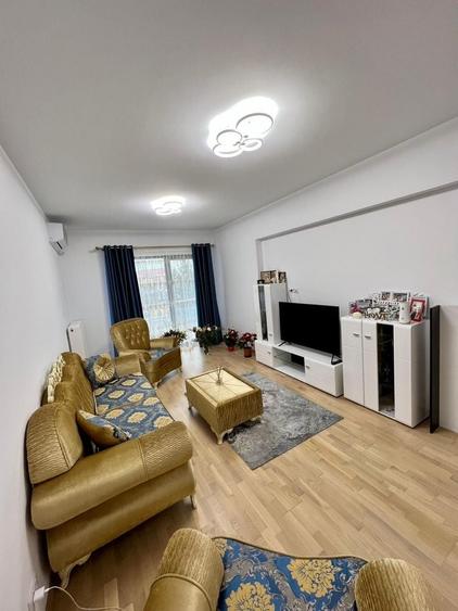 Apartament cu 3 camere decomandat în Exterior Vest