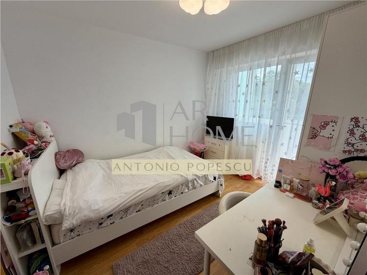 Apartament cu 4 camere decomandat în Republicii