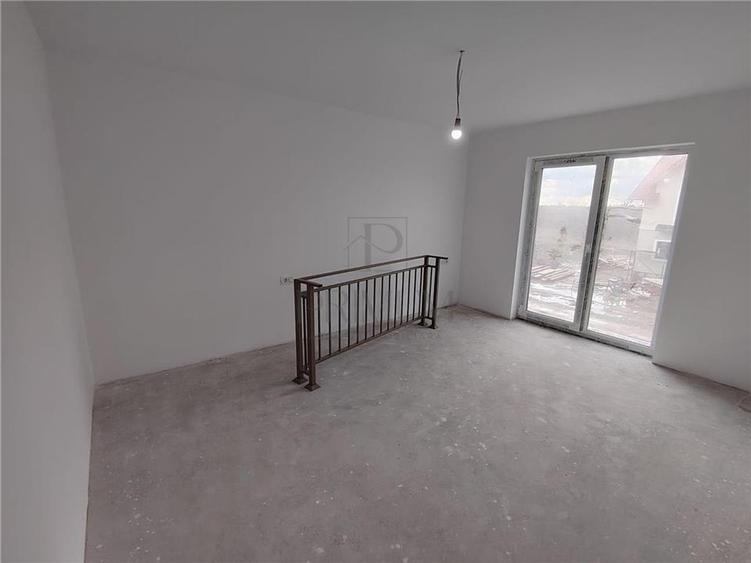 Duplex cu 4 camere cu Canalizare în Moșnița Nouă