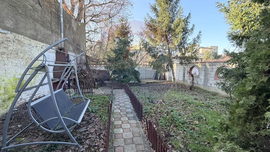 Casă cu 4 camere cu Teren 435 Mp în Central