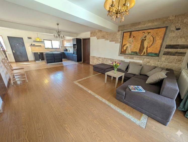 Casă individuală cu 4 camere cu Teren 211 Mp în Tunari