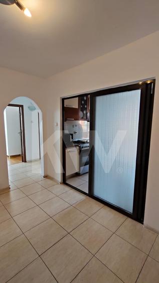 Apartament cu 3 camere decomandat, mobilat în Vasile Aaron