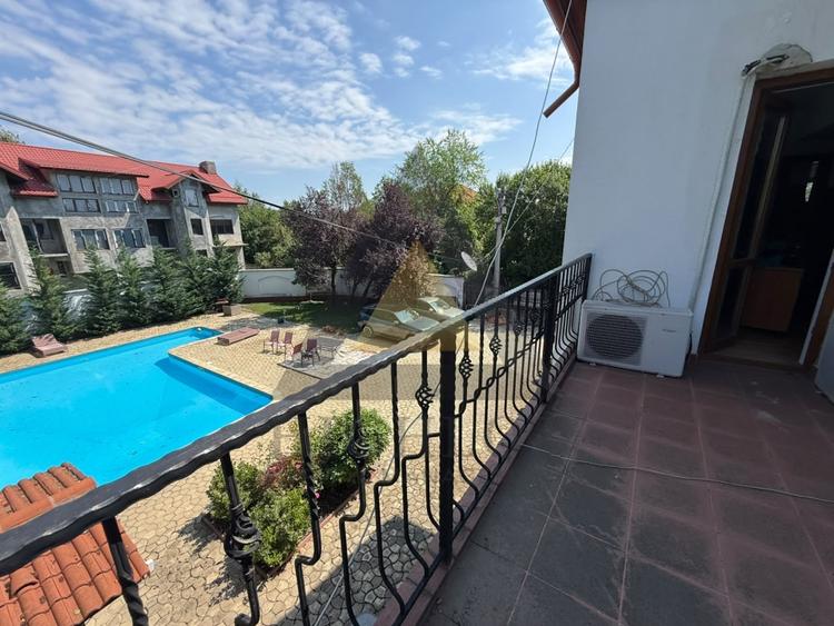 Duplex cu 10 camere cu Piscina în Iancu Nicolae