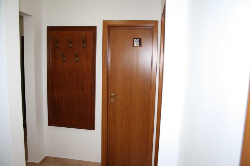 Apartament cu 3 camere decomandat, mobilat în Bucovina