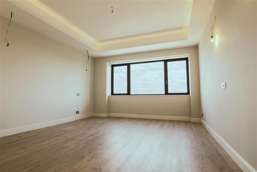 Apartament cu 5 camere decomandat în Herăstrău