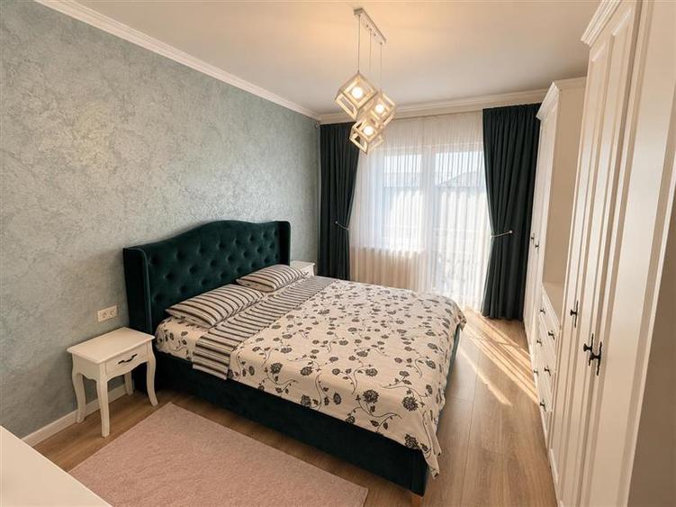 Apartament cu 3 camere decomandat în Tractorul