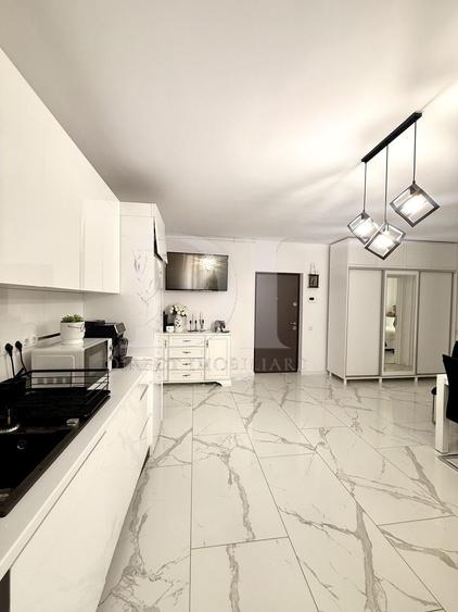 Apartament cu 3 camere semidecomandat, mobilat în Florești