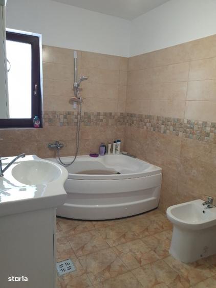 Casă cu 4 camere în Rediu