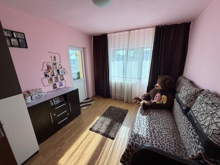 Apartament cu 3 camere decomandat în Rahova