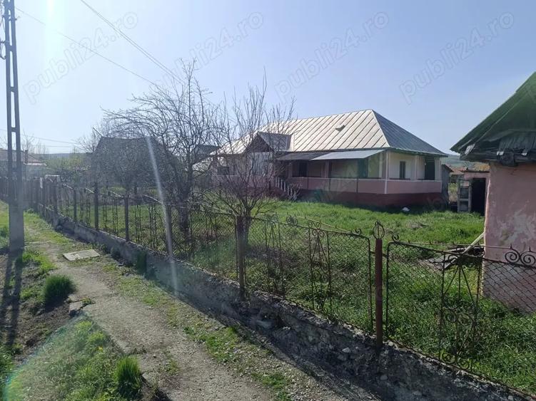 Casă cu 3 camere în Chiuza
