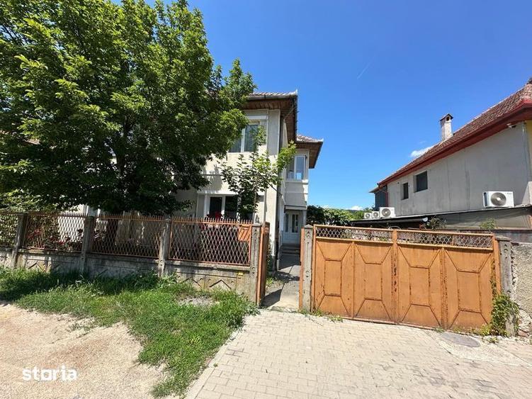 Casă cu 3 camere cu Canalizare în Central