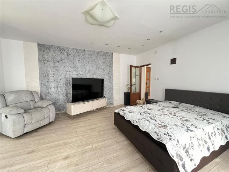 Apartament cu 3 camere decomandat în Noua