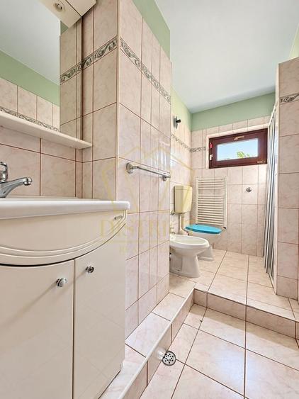 Apartament cu 3 camere semidecomandat în Aradului