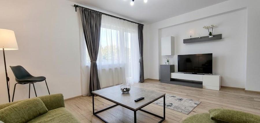 Apartament cu 3 camere decomandat, mobilat în Tractorul