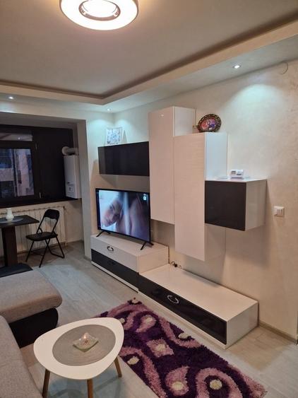 Apartament cu 2 camere semidecomandat în Radu Negru