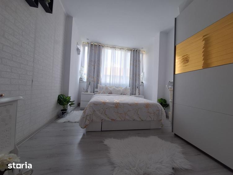 Apartament cu 3 camere semidecomandat în Girocului