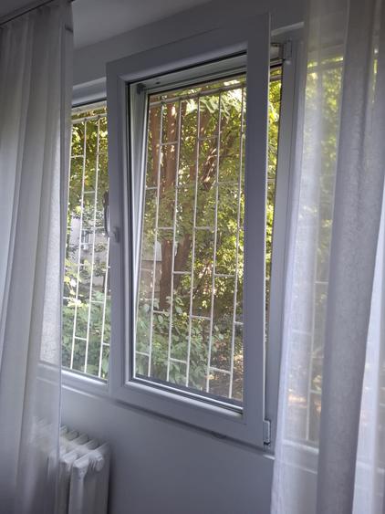 Apartament cu 3 camere semidecomandat, mobilat în P-ța Reșița
