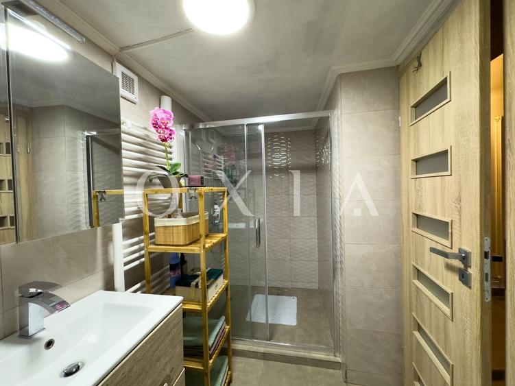 Casă individuală cu 7 camere cu Canalizare în Rogerius
